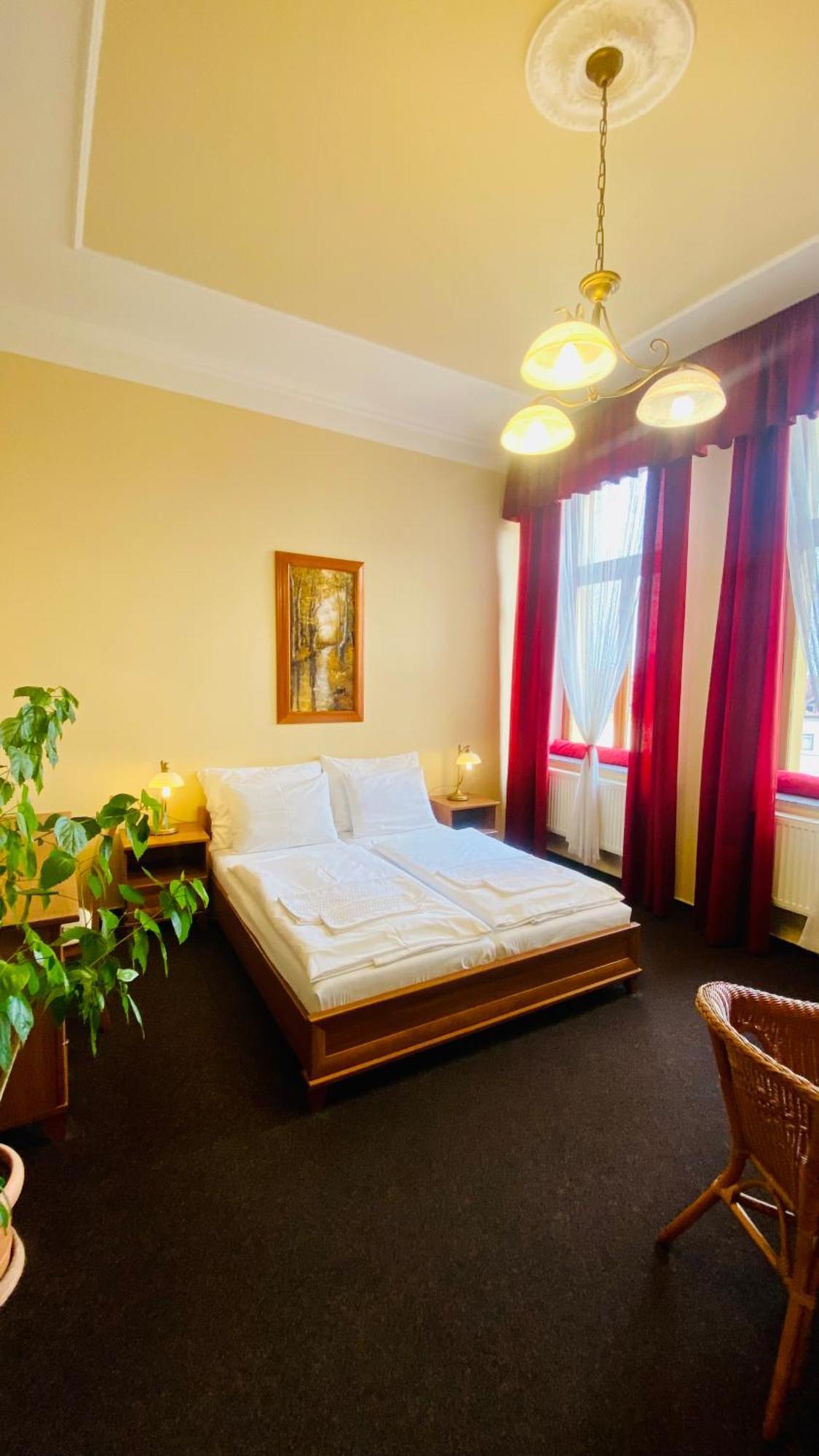 Penzion Černý Kůň Hradec Králové Exterior foto