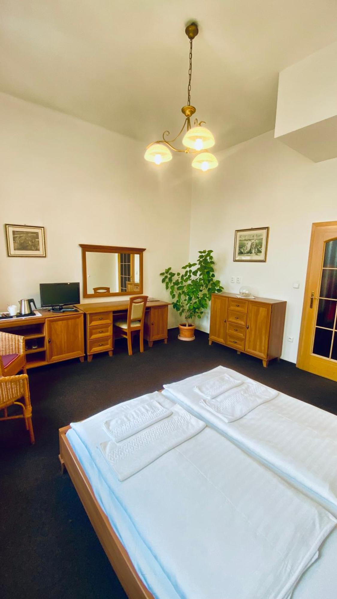 Penzion Černý Kůň Hradec Králové Exterior foto