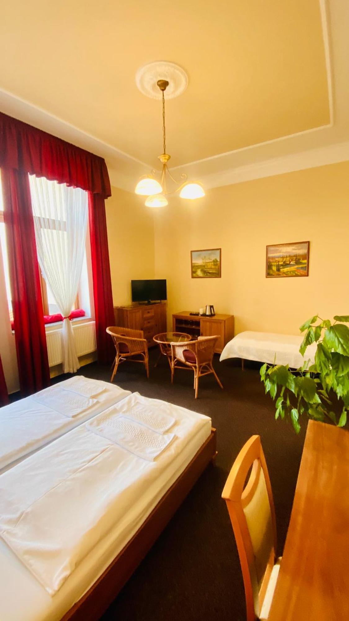 Penzion Černý Kůň Hradec Králové Exterior foto
